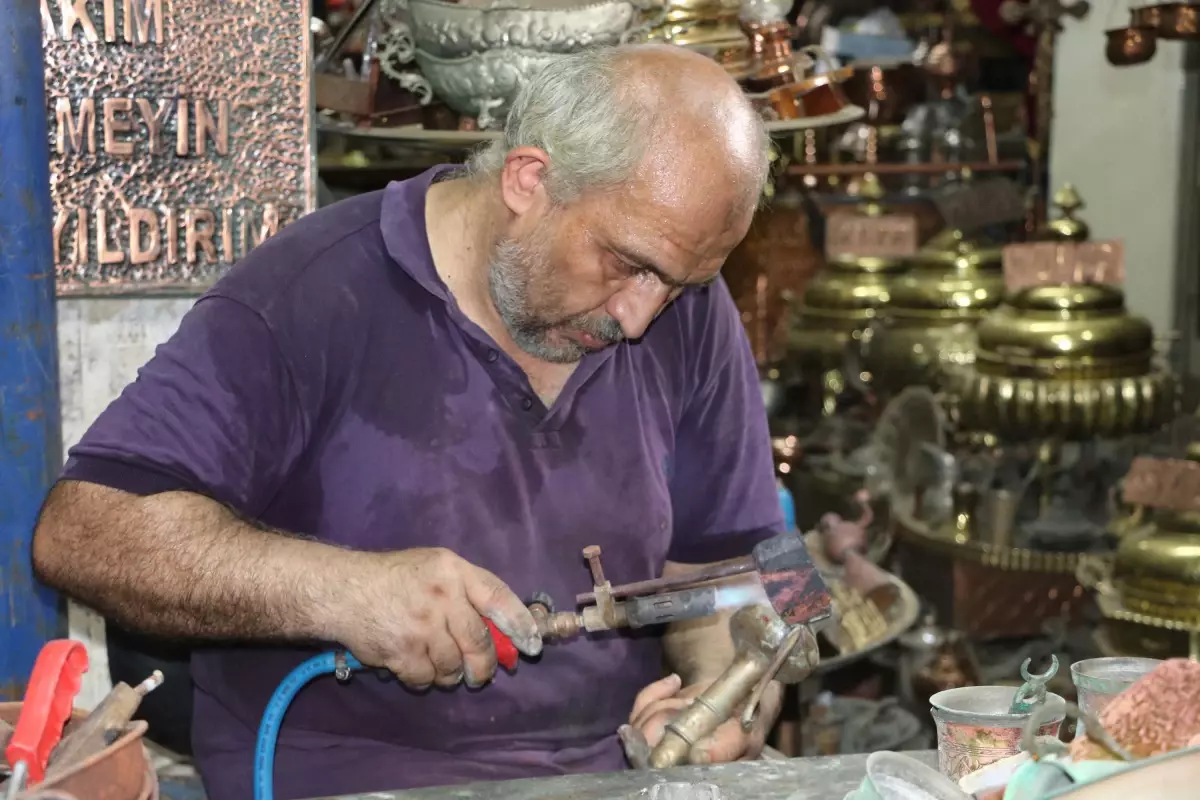 Bakır Ustası İnan Yıldırım, Baba Mesleğini Yaşatıyor