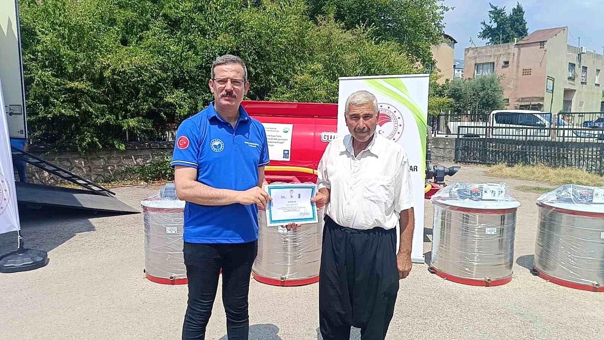 Adana\'da arıcılara sulama tankı ve bal sağım makinesi hibesi verildi