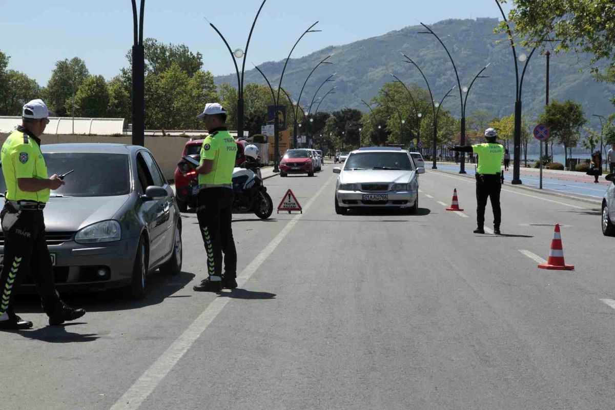 Ordu\'da trafik denetimlerinde 14 bin 780 araç kontrol edildi