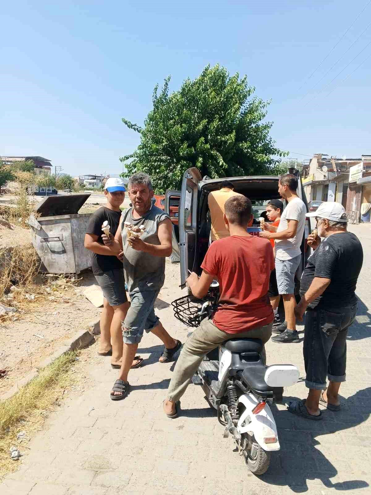 Germencik Sanayisi Yaşatma ve Koruma Derneği\'nden Sanayi Esnafına Dondurma İkramı