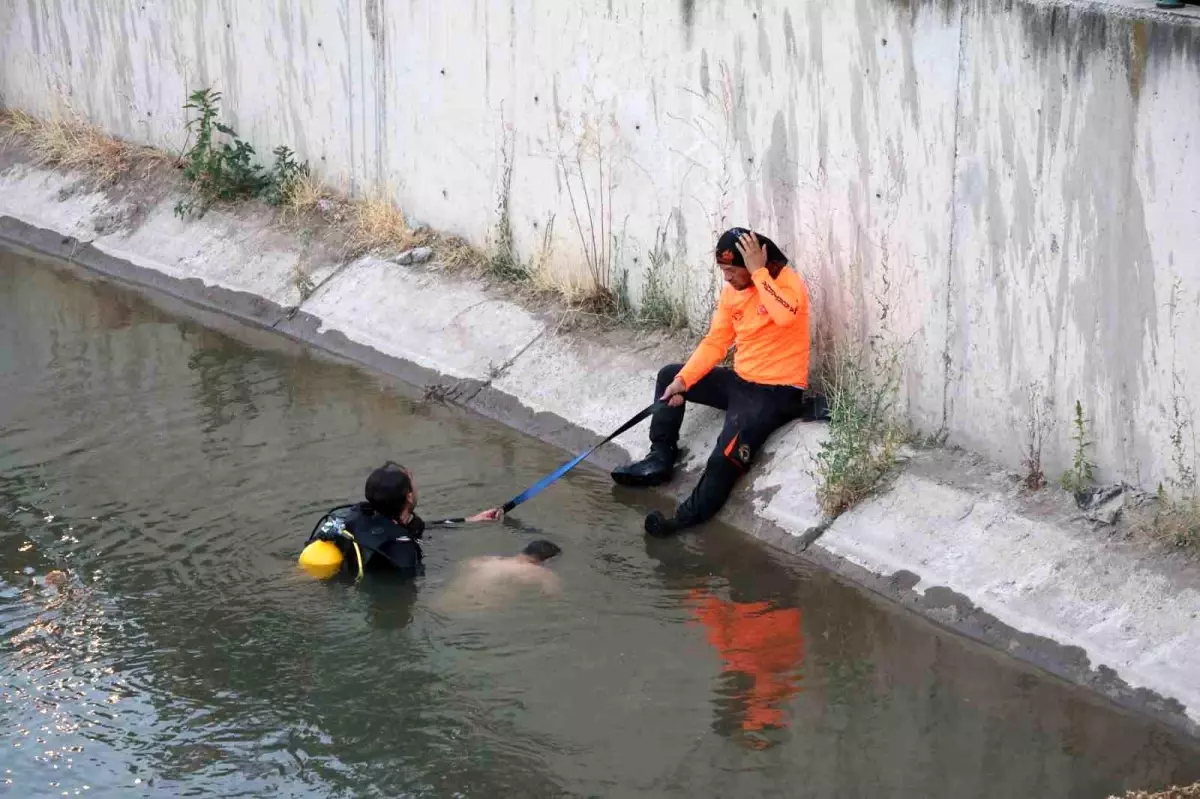 Eskişehir\'de Sulama Kanalına Düşen Çocuğu Kurtaran Vatandaş Hayatını Kaybetti