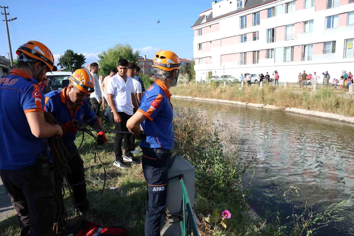 Eskişehir\'de sulama kanalına düşen çocuğu kurtaran şahıs kayboldu