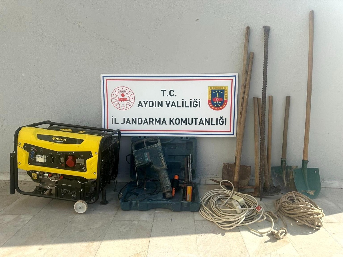 Aydın\'da Kaçak Kazı Yapan 4 Şüpheli Suçüstü Yakalandı