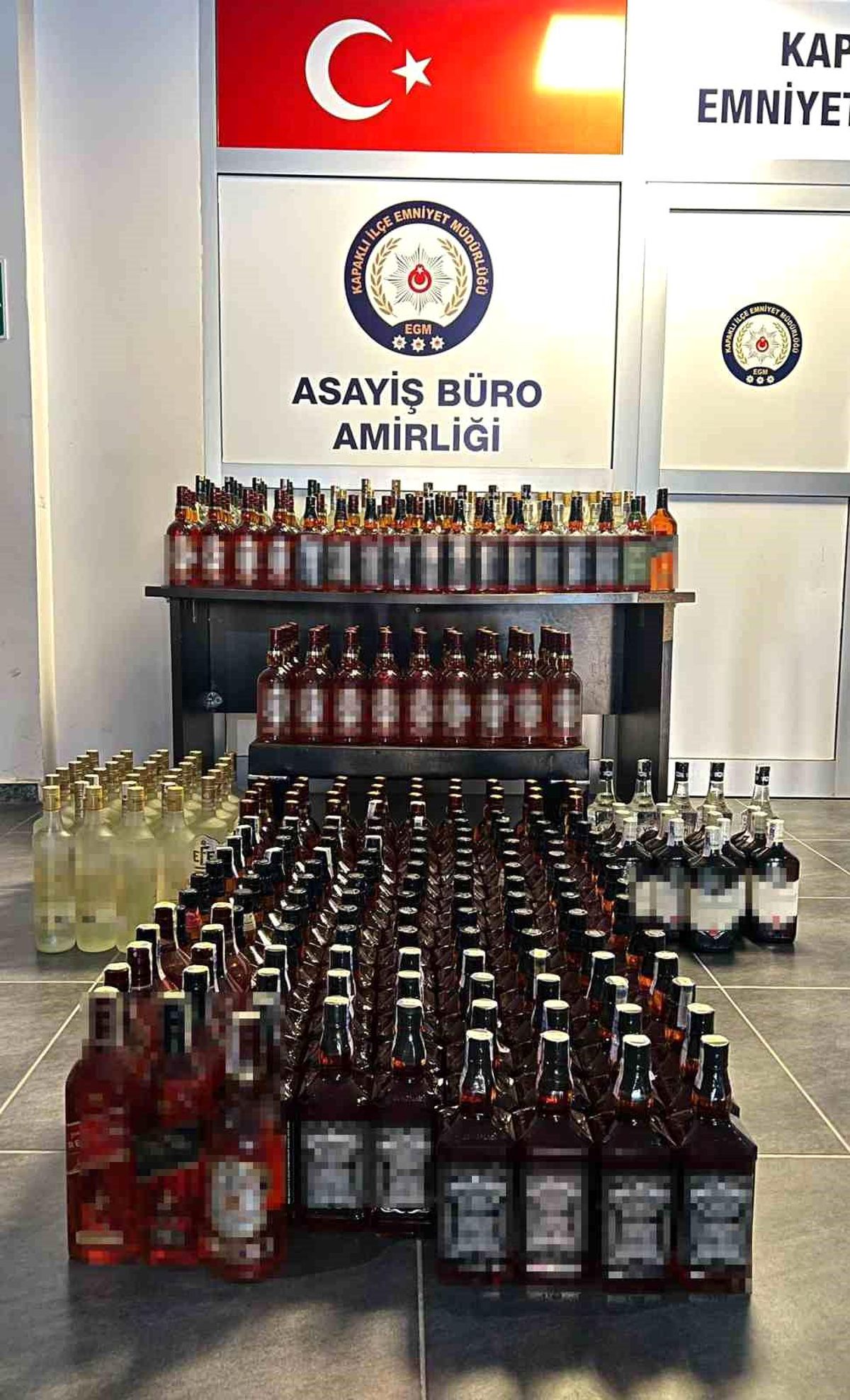 Tekirdağ Kapaklı\'da Kaçak Alkol Operasyonu: 322 Şişe Ele Geçirildi