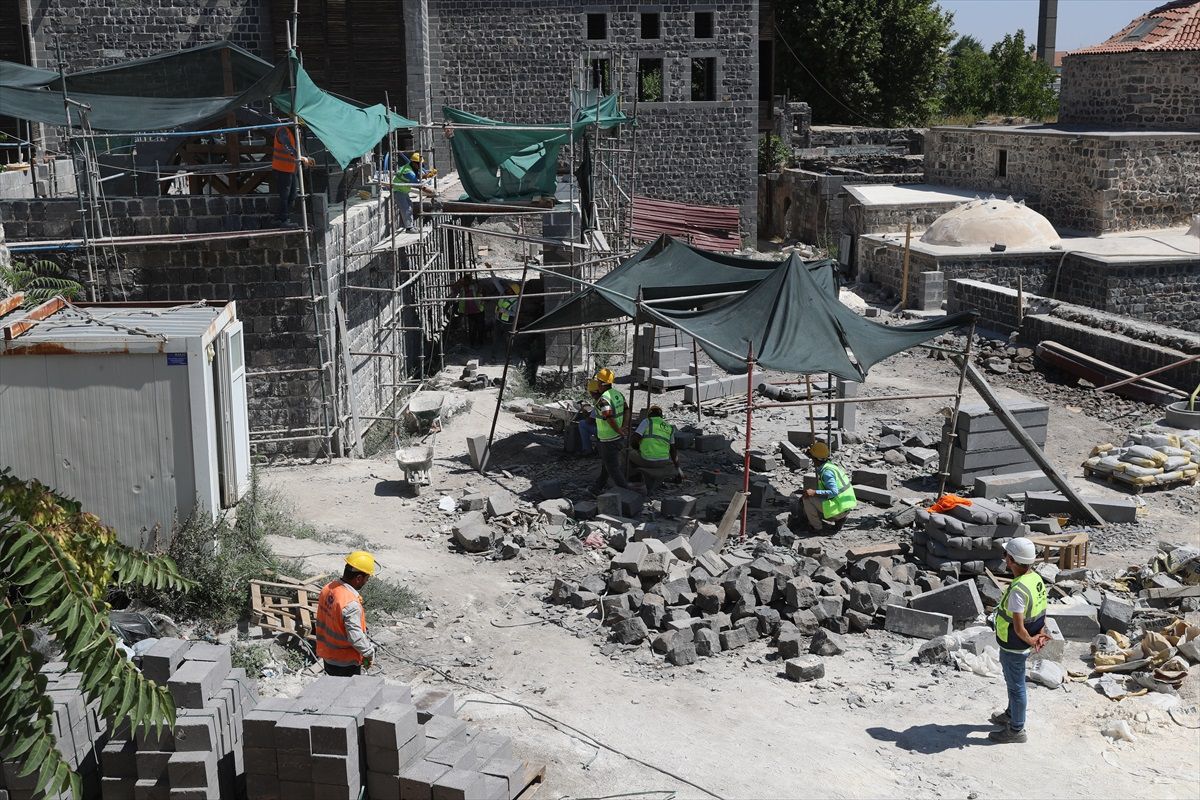 Diyarbakır\'da terör saldırıları sonucu tahribata uğrayan 347 evin restorasyonu tamamlanıyor