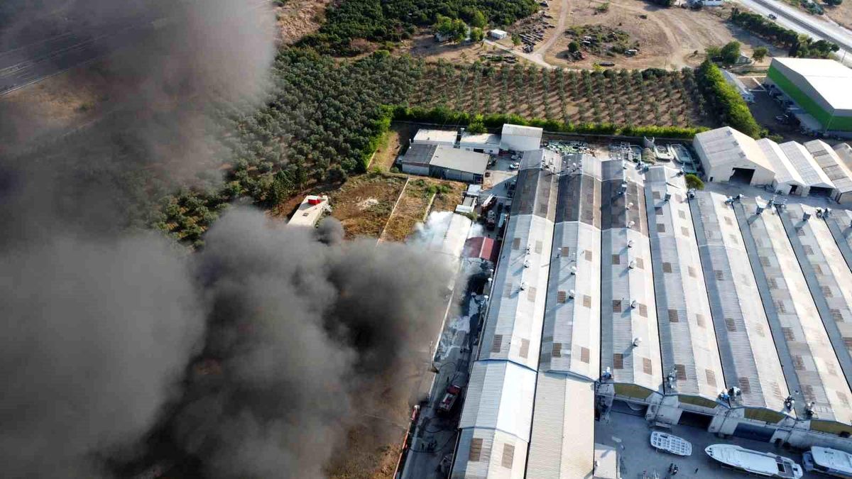 Sirena Marine Fabrikasında Yangın Çıktı