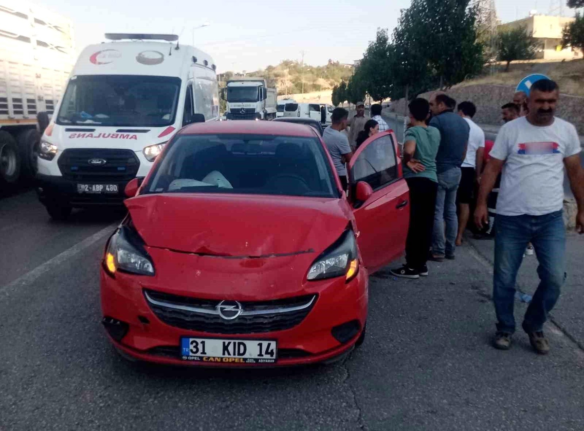 Adıyaman\'da Yağ Nedeniyle Zincirleme Kaza: 2 Yaralı