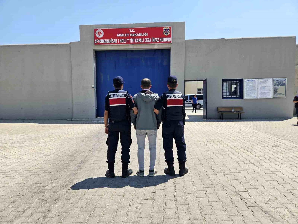 Afyonkarahisar\'da 6 suç kaydı ile aranan şahıs yakalandı
