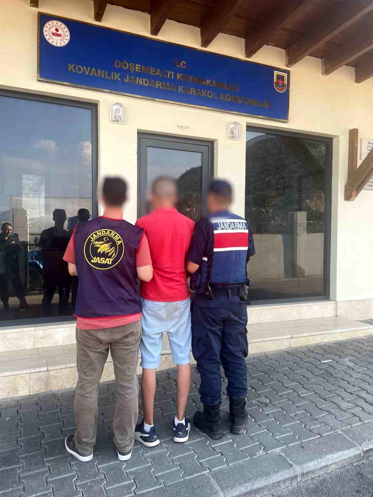 Antalya\'da 14 suç kaydı bulunan şahıs yakalandı