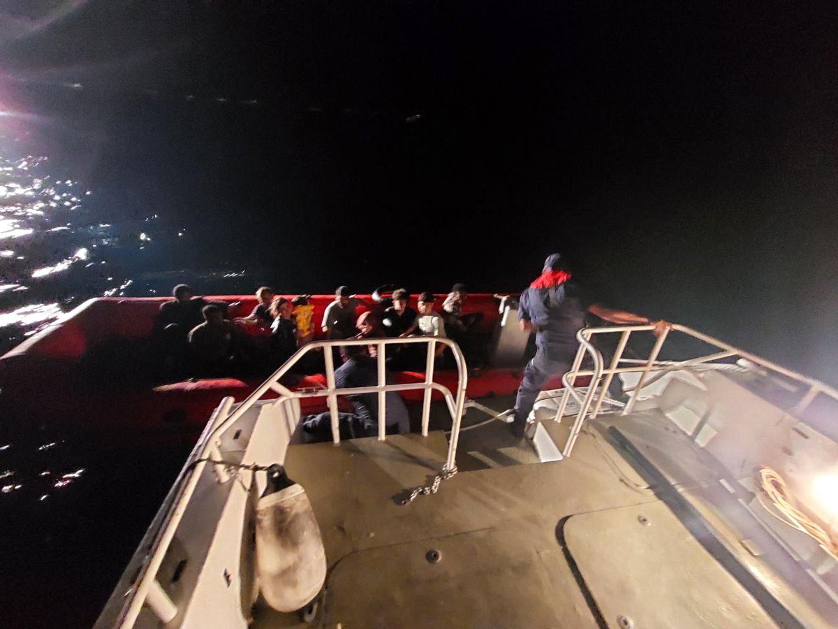 Ayvalık\'ta 11 düzensiz göçmen kurtarıldı