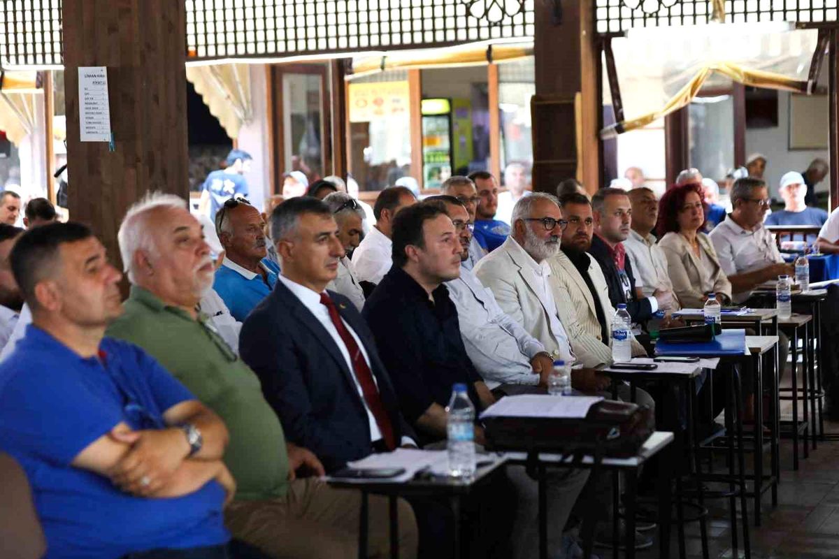 Gemlik Belediye Meclisi Ağustos Ayı Olağan Oturumu Balıkpazarı\'nda Yapıldı