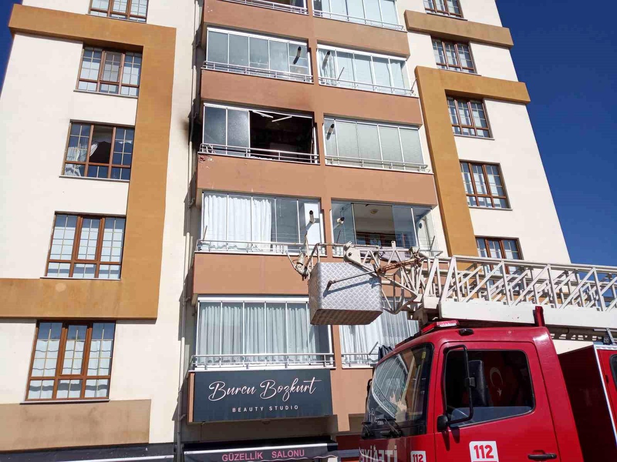 Bozüyük\'te bir apartman dairesinde yangın çıktı
