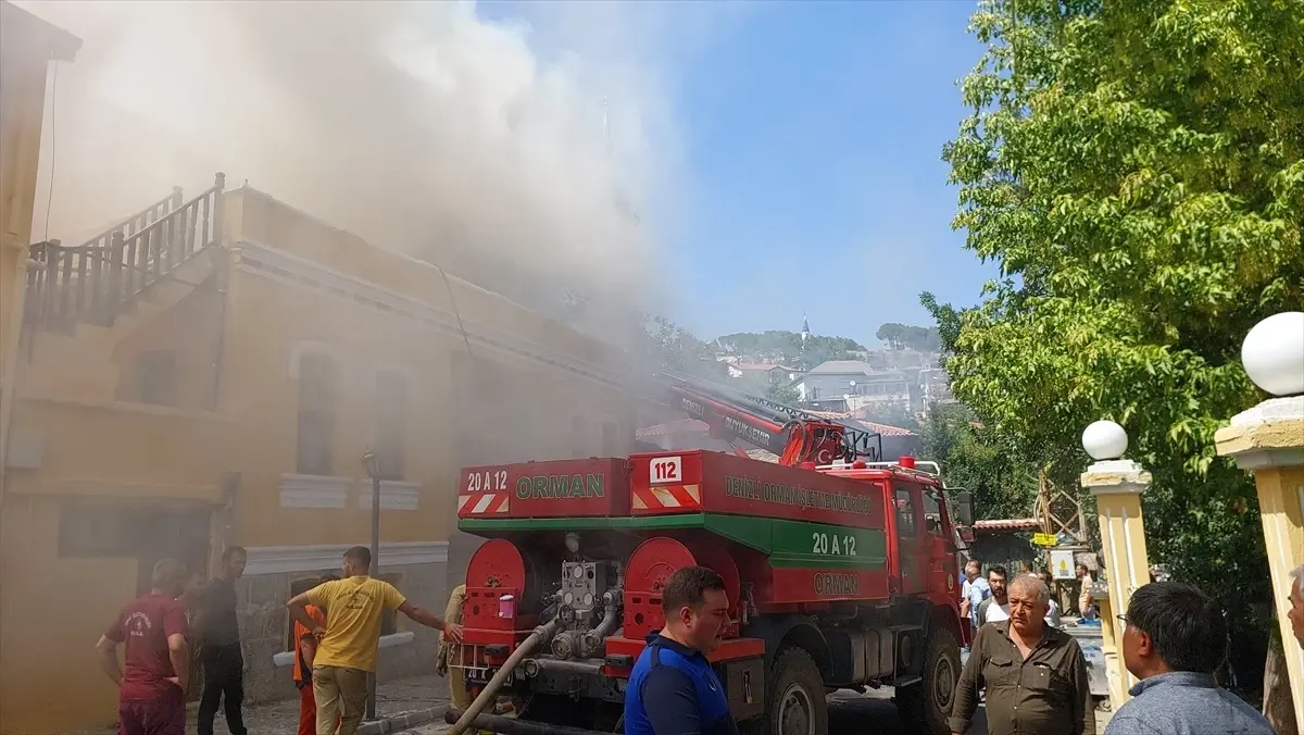 Denizli\'deki tarihi mekanda çıkan yangın söndürüldü