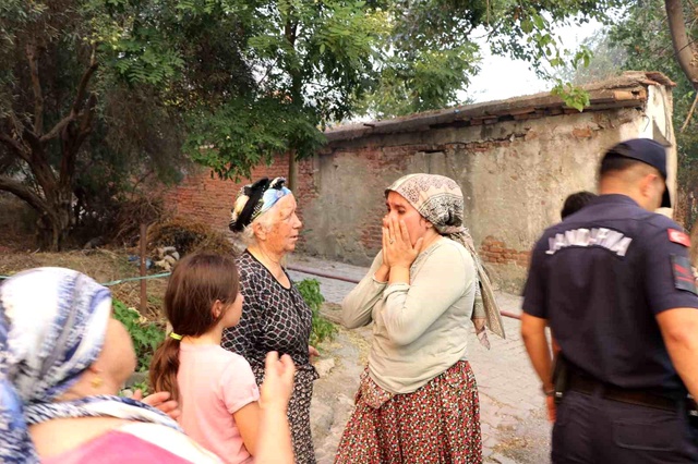 Alevler Türk bayrağına ulaşmasın diye seferber oldular Alevler Türk bayrağına ulaşmasın diye seferber oldular
