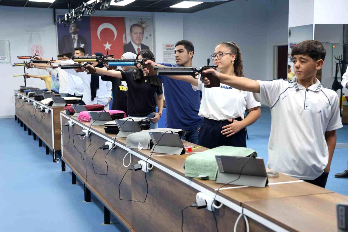 Yusuf Dikeç\'in Başarısı Havalı Tabancı Sporuna İlgiyi Arttırdı