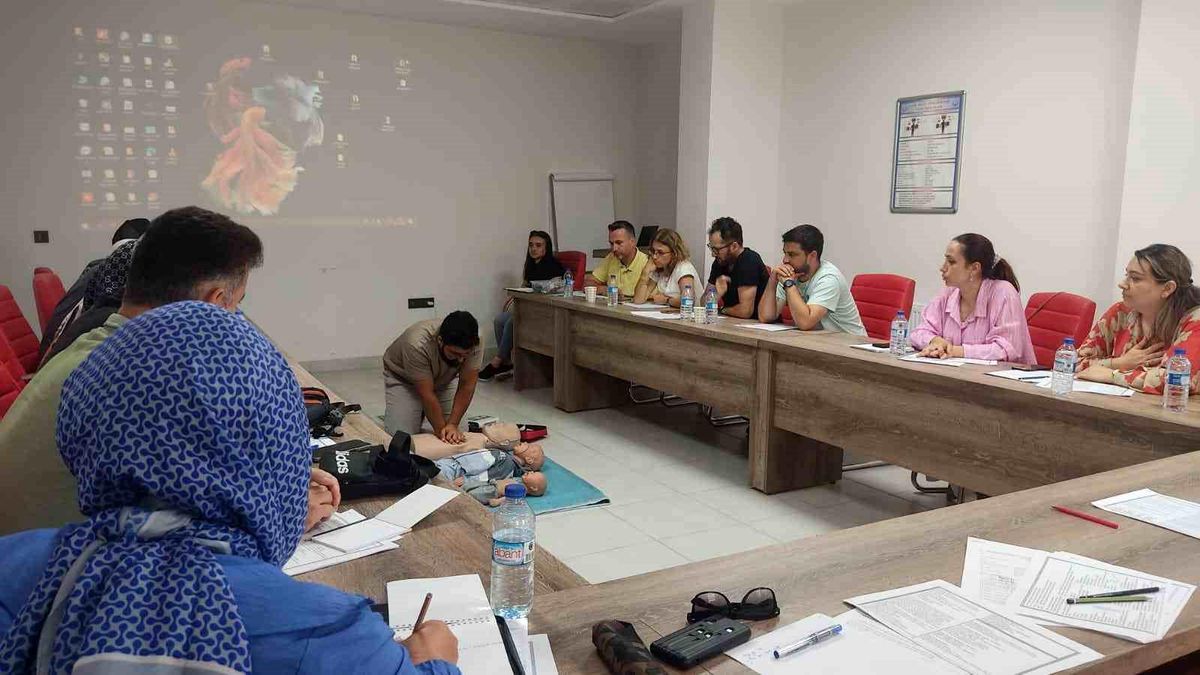Düzce\'de Kamu Personeline Temel İlk Yardım Eğitimi