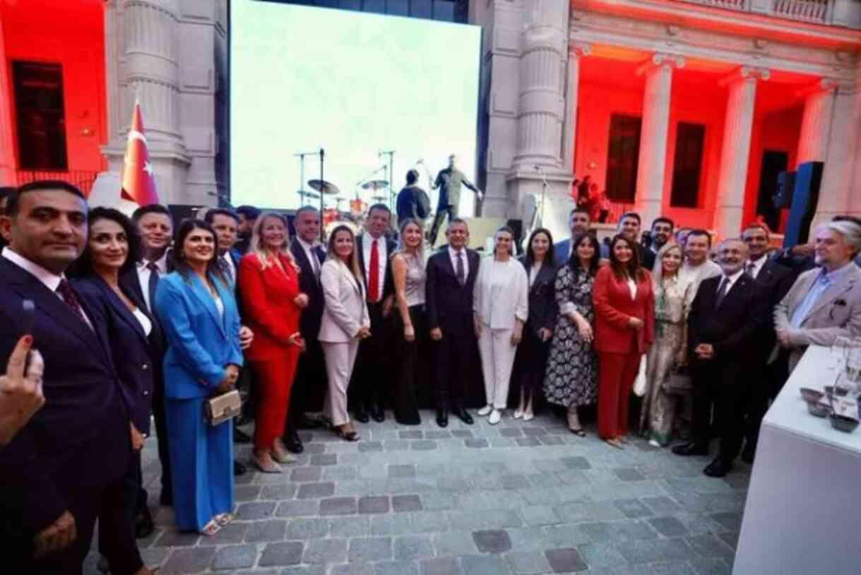 İmamoğlu'nun Paris'teki İstanbul tanıtımı CHP'nin 'after party'sine dönüştü İmamoğlu'nun Paris'teki İstanbul tanıtımı CHP'nin 'after party'sine dönüştü