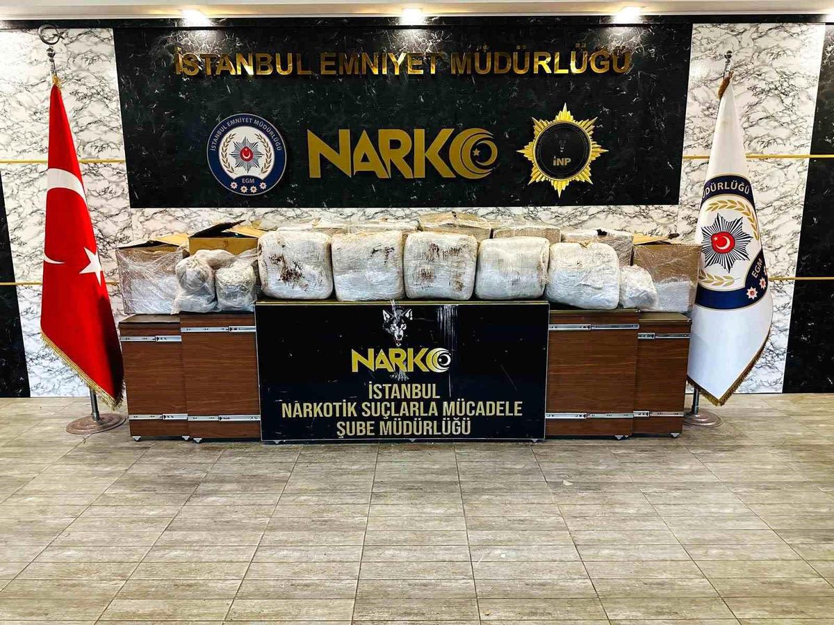İstanbul\'da büyük uyuşturucu operasyonu: 184 kilo uyuşturucu ele geçirildi