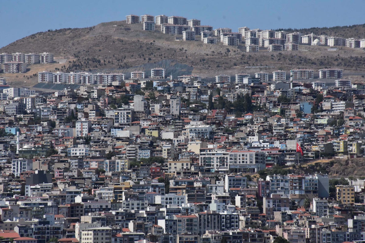 İzmir\'deki Yapı Stoğu Deprem Riski Taşıyor