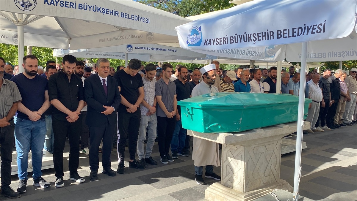 Kayseri\'de silahlı kavga sonucu öldürülen kişinin cenazesi defnedildi
