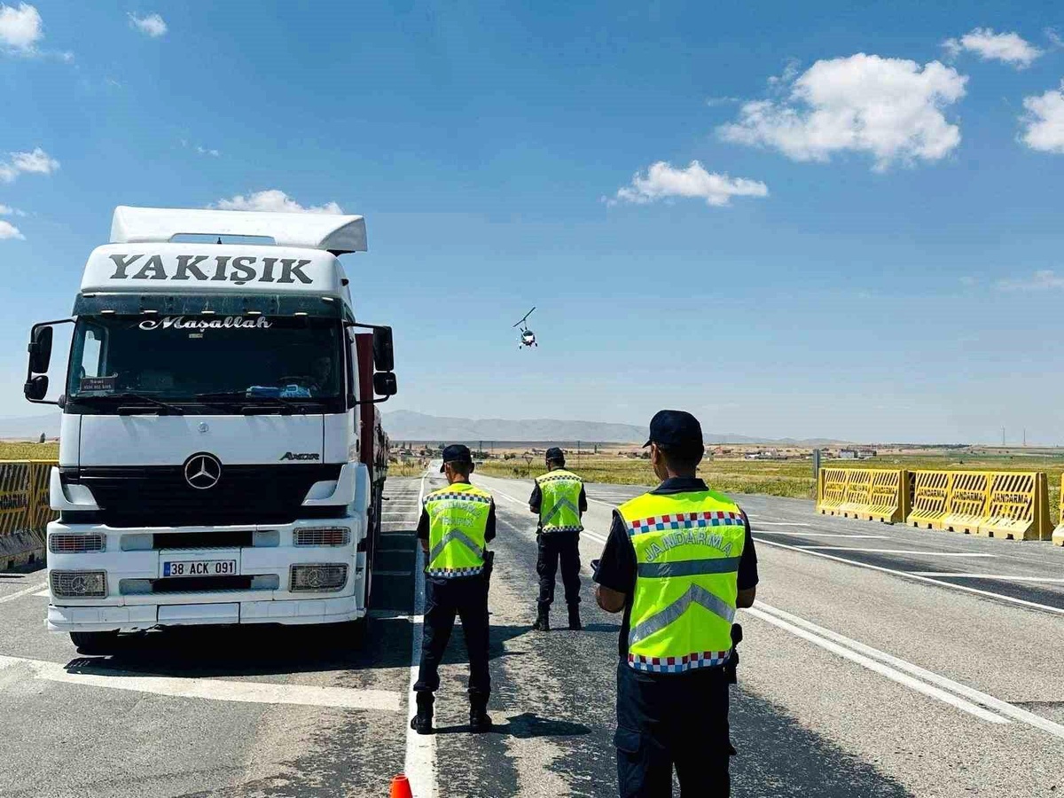 Kayseri\'de Cayrokopter destekli trafik uygulaması yapıldı