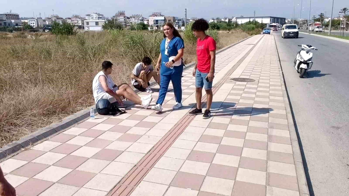 Manavgat\'ta Motosiklet Kazası: 2 Kişi Yaralandı
