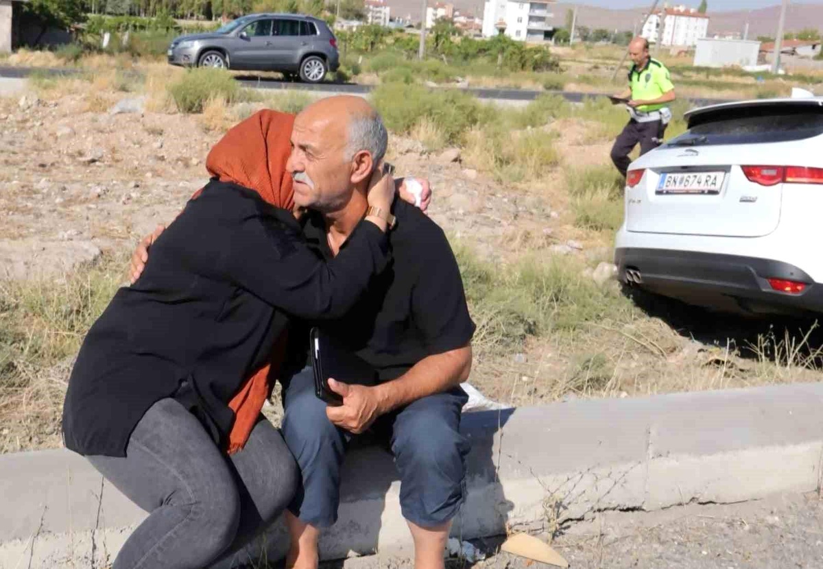 Aksaray\'da Otomobil ile Cipin Çarpışması Sonucu 2 Kişi Yaralandı