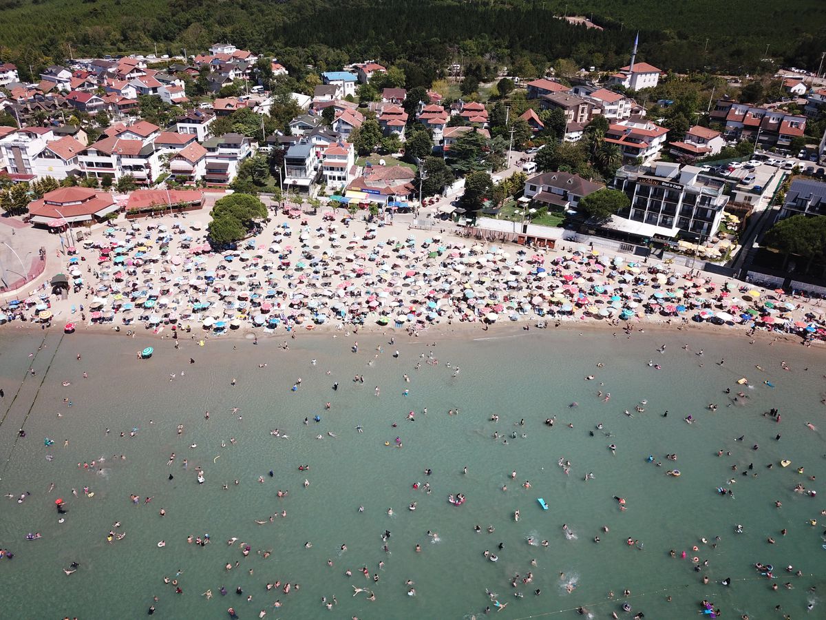 Kandıra\'da Tüm Plajlarda Denize Giriş Yasaklandı