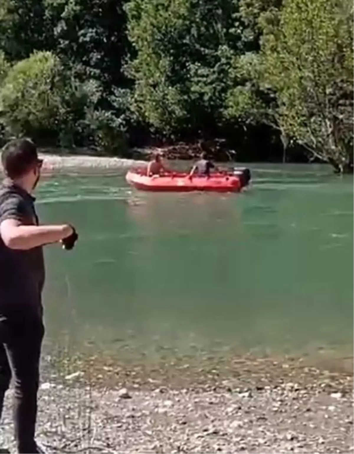 Tunceli\'de kayalık bölgede mahsur kalan genç joker botla kurtarıldı