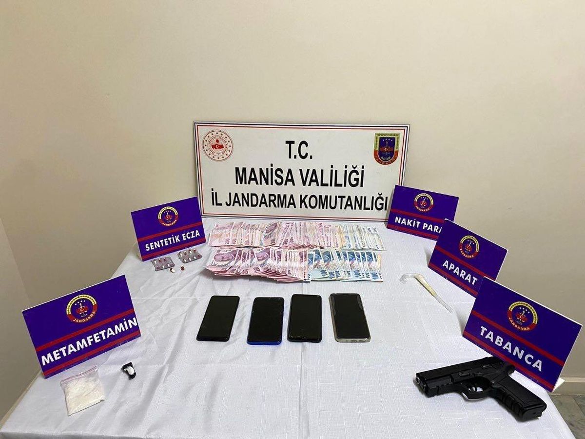 Manisa\'da Uyuşturucu Operasyonu: Çok Sayıda Uyuşturucu Madde ve Elektronik Sigara Ele Geçirildi