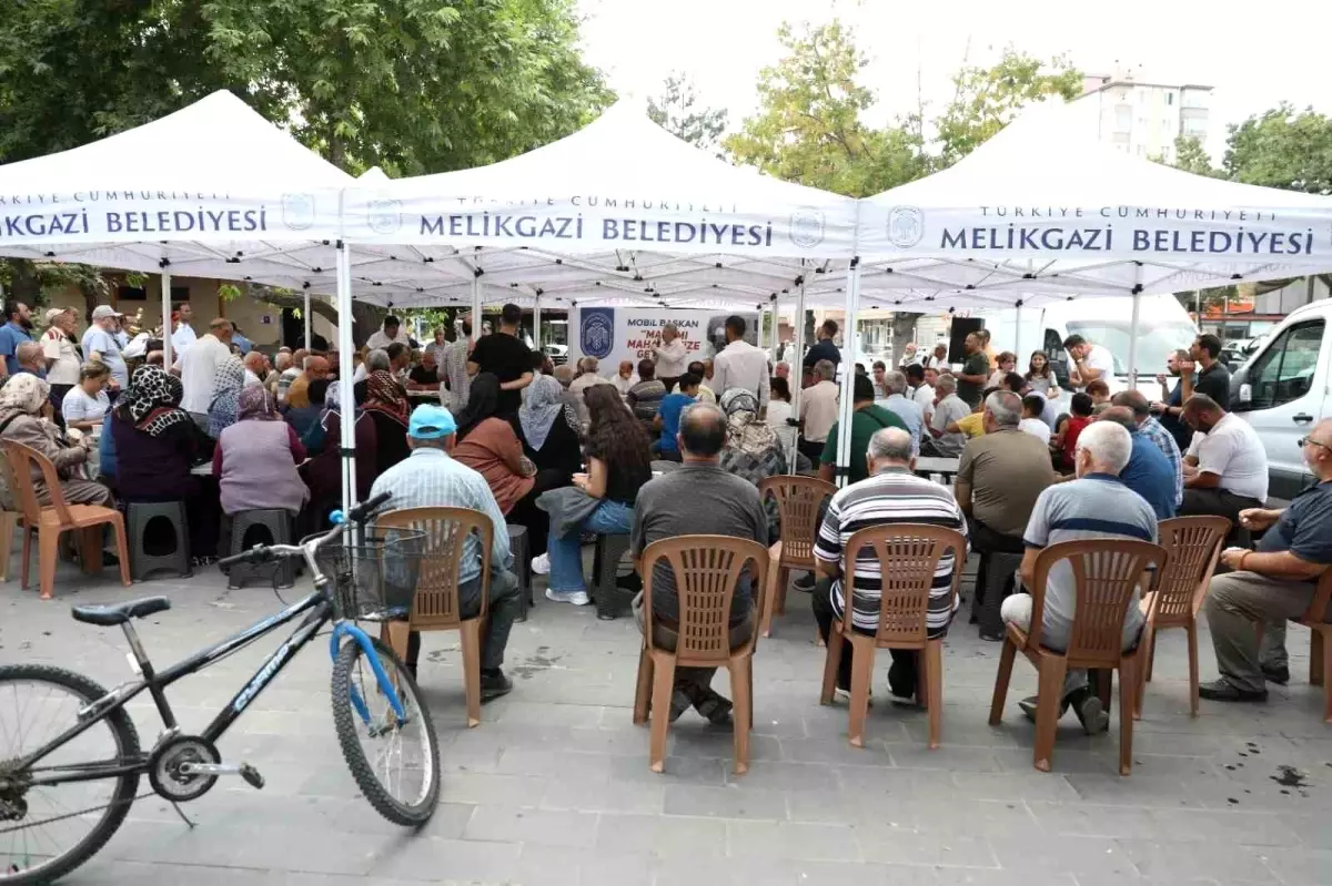 Melikgazi Belediyesi\'nin \'Mobil Başkan\' uygulaması Aydınlıkevler Mahallesi\'nde büyük ilgi gördü