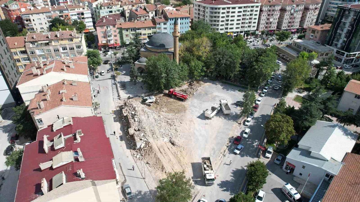 Niğde\'de Otopark Sorununa Çözüm: Dışarı Cami Otopark ve Peyzaj Projesi