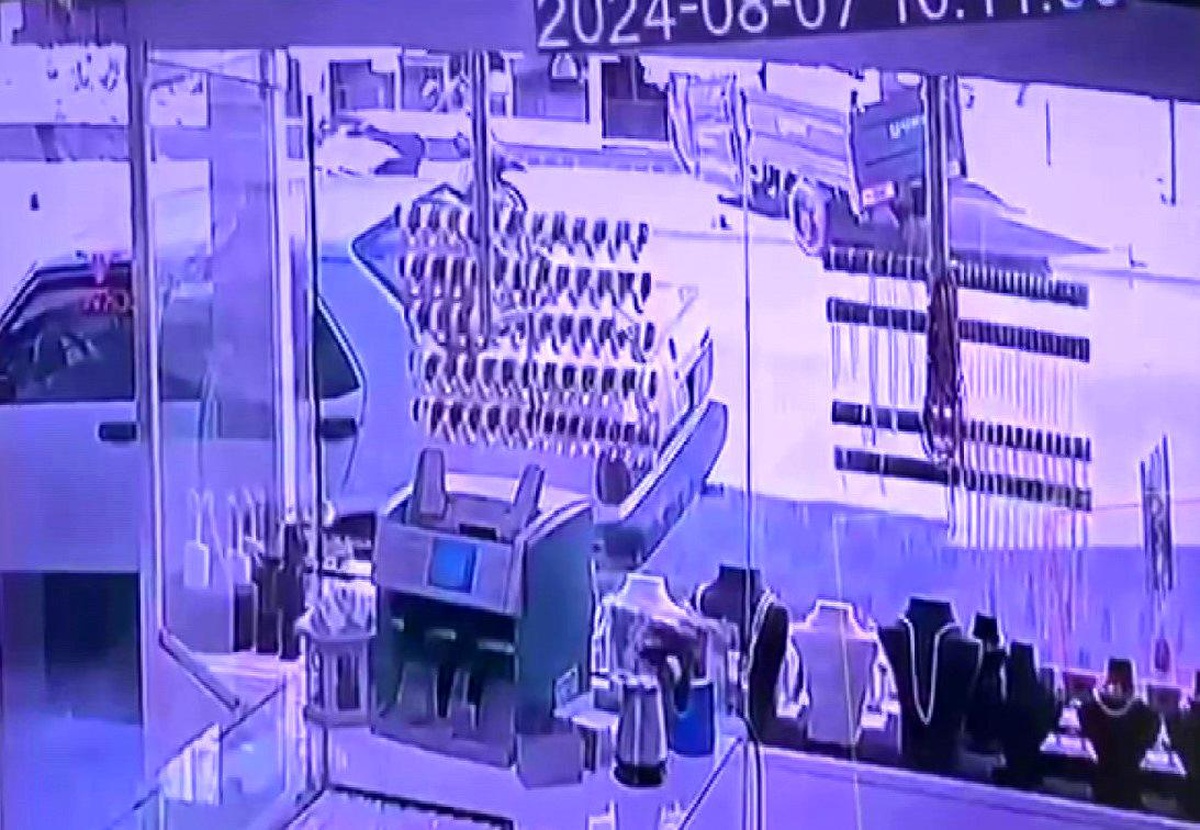 Pendik\'te İETT Otobüsü Binaya Çarptı: 6 Yaralı