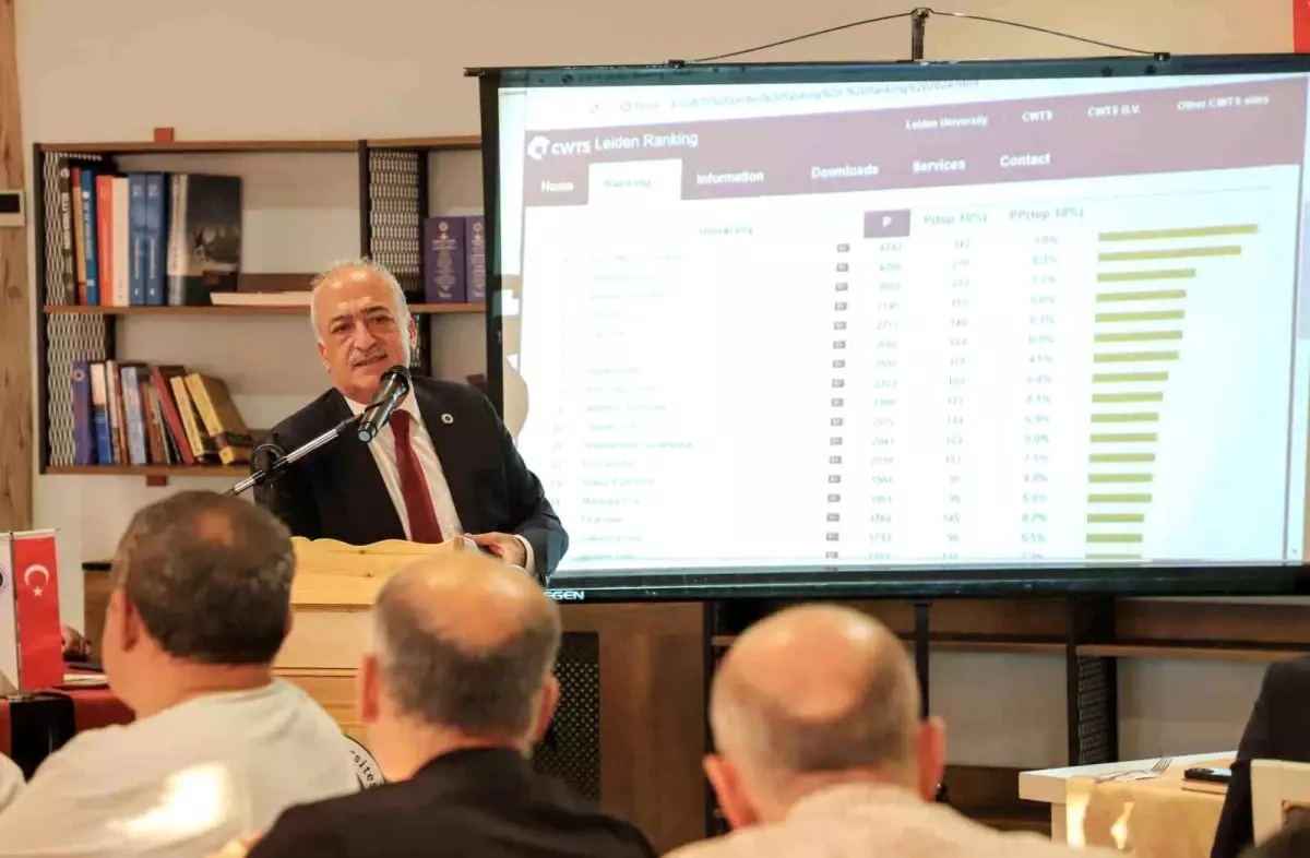 Atatürk Üniversitesi Rektörü, Üniversite Yönetimiyle Toplantı Yaptı