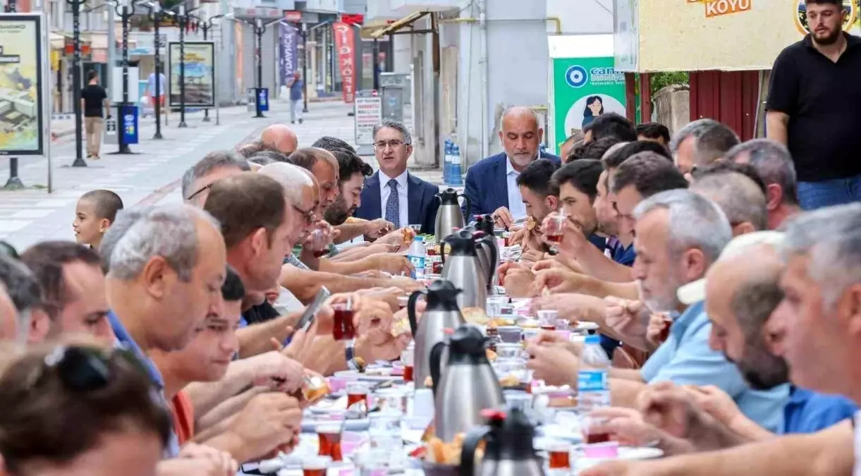 Canik Belediye Başkanı İbrahim Sandıkçı, Hemşehrileriyle Birlikte Çalışmaya Devam Ediyor