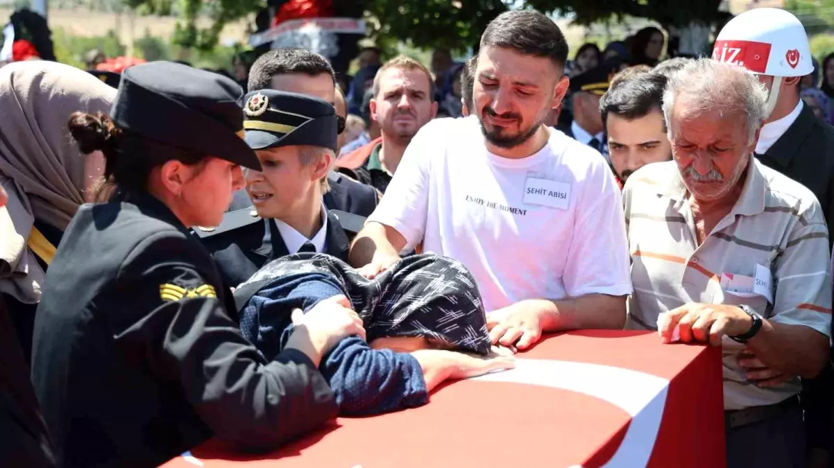 Pençe-Kilit Harekat Bölgesi\'nde şehit olan Piyade Astsubay Çavuş Habip Murat Alp\'in cenazesi Kırşehir\'de defnedildi