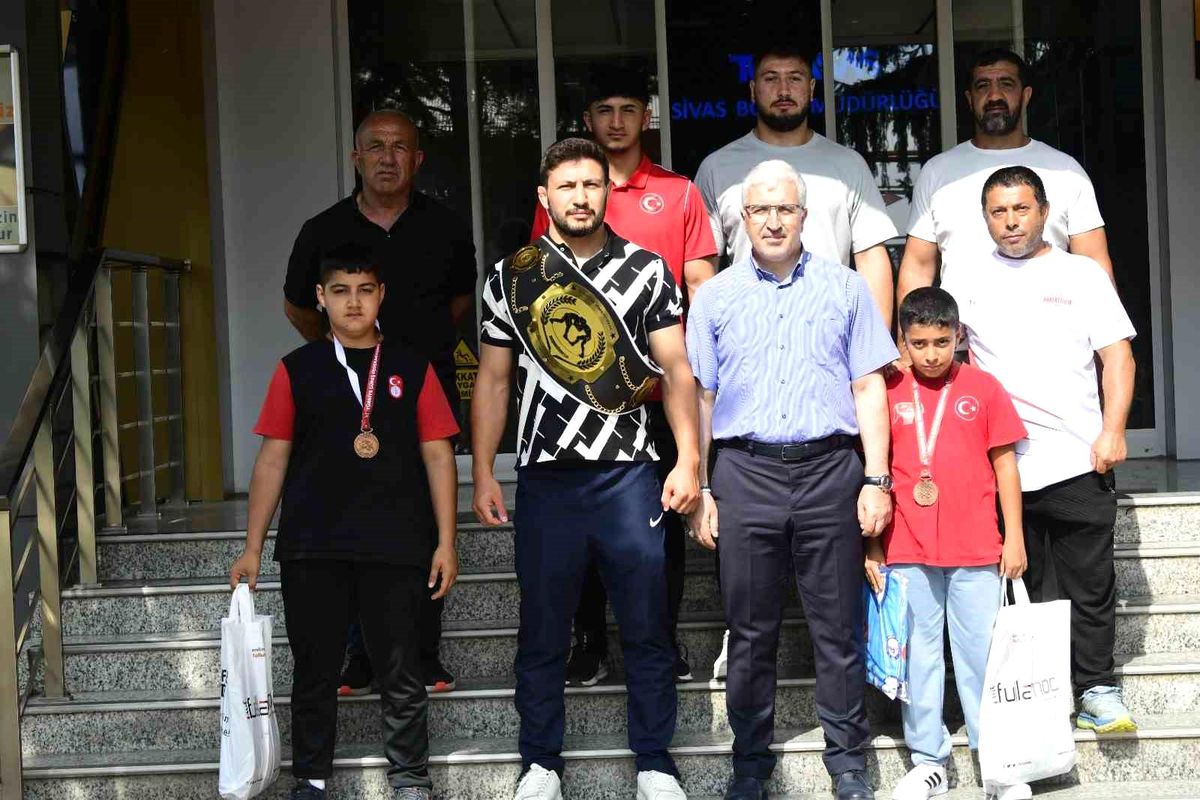 Sivas Demirspor Kulübü Güreşçileri Ödüllendirildi