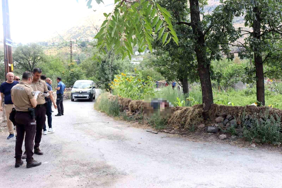 Kayseri\'de sokak ortasında tabanca ile vurulan kişi toprağa verildi