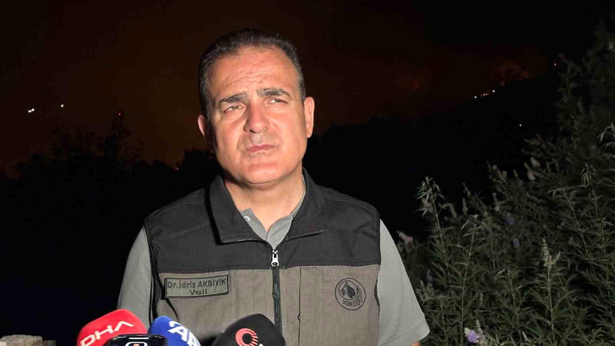 Muğla Milas Sekköy\'de Orman Yangını: Çakıralan Mahallesi Tahliye Edildi