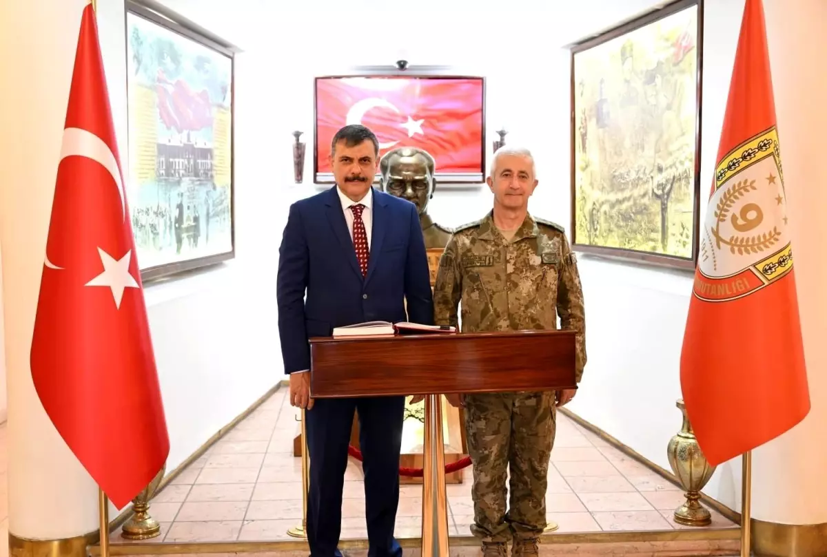 Erzurum Valisi Mustafa Çiftçi, 9\'uncu Kolordu Tümgeneral Tevfik Algan\'ı ziyaret etti