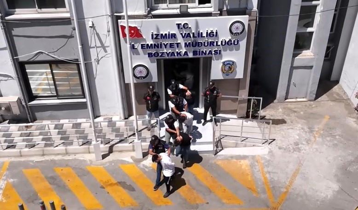 İzmir\'de çete operasyonu: 36 kadını fuhşa zorladılar