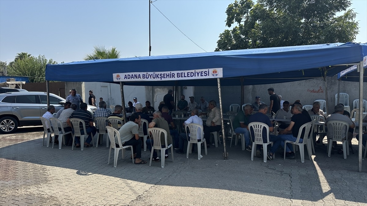 Adana\'da otomobilin çarpması sonucu yaşamını yitiren Sevgi Akbaş\'ın cenazesi toprağa verildi