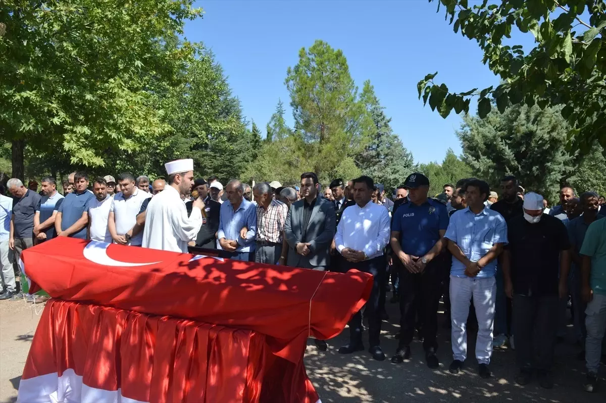 Adıyaman\'da Kalp Krizi Geçiren Uzman Onbaşı Ersan Tatar\'ın Cenazesi Toprağa Verildi