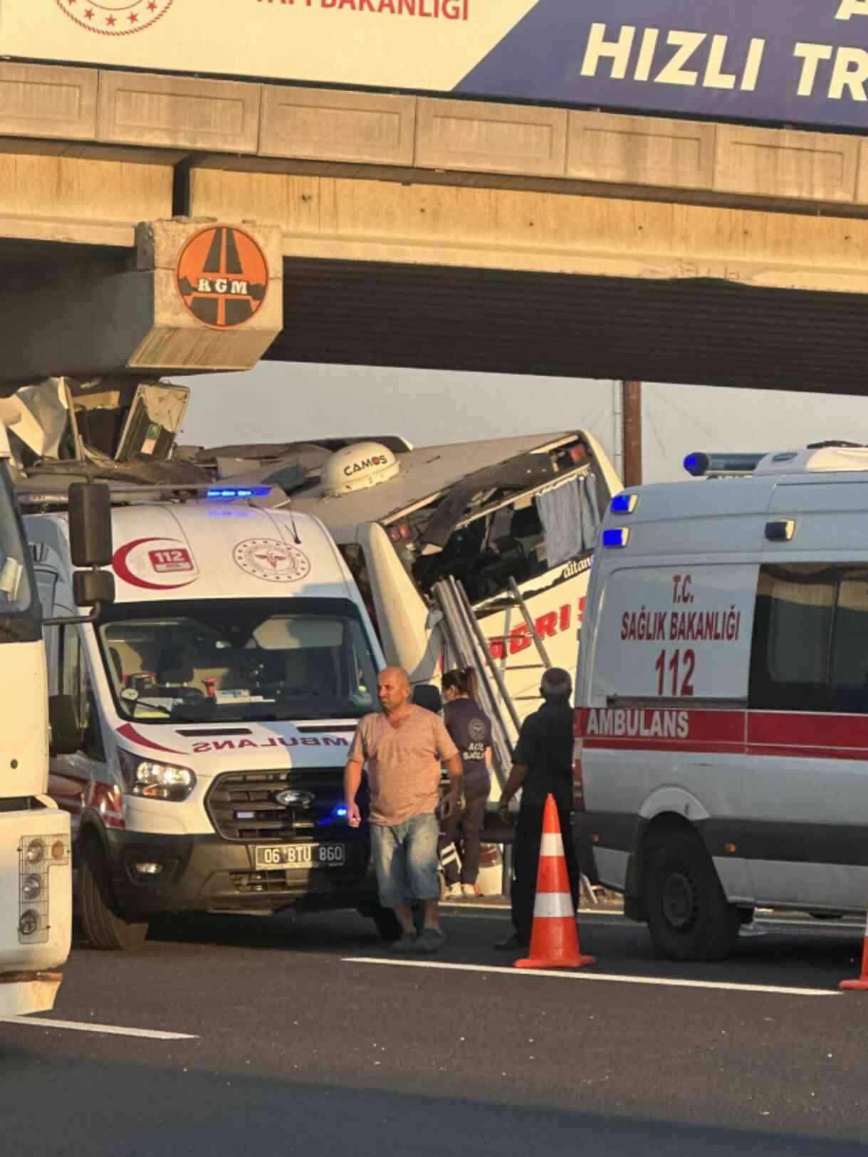 Ankara'da yolcu otobüsü köprünün ayağına saplandı! Çok sayıda ölü ve yaralı var