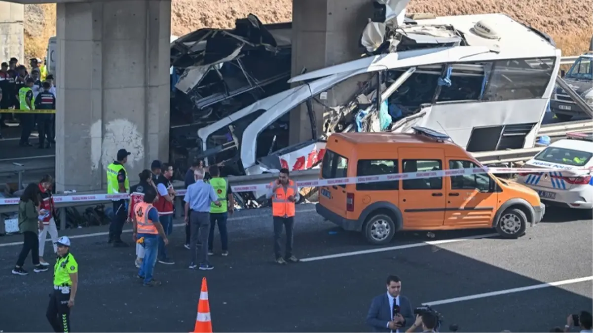 Ankara\'da yolcu otobüsü köprünün ayağına saplandı! 9 kişi öldü, 26 kişi yaralandı