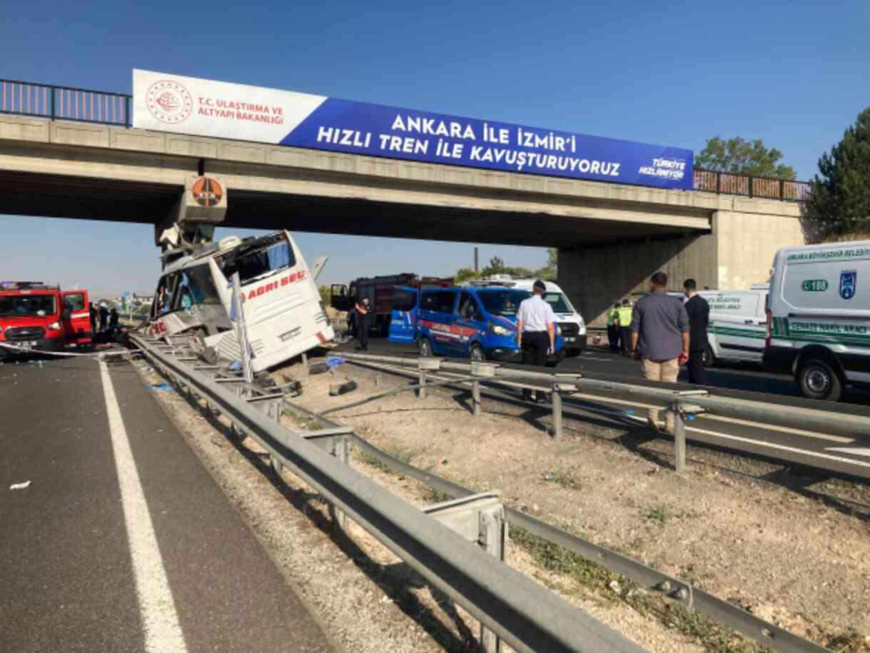 Ankara'da yolcu otobüsü köprünün ayağına saplandı! 11 kişi öldü, 24 kişi yaralandı