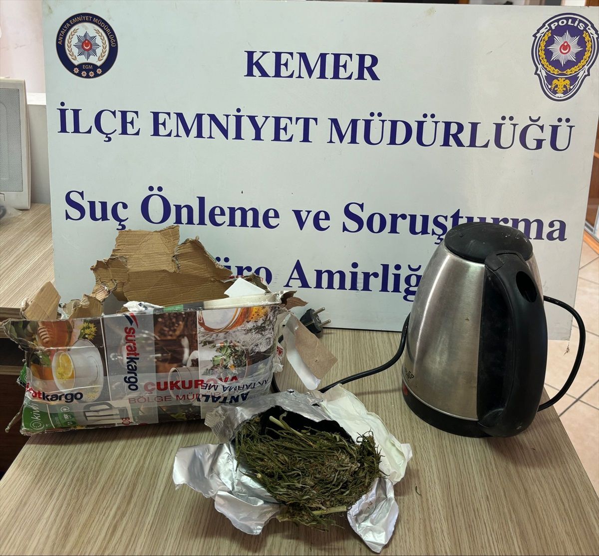Antalya\'da kargo ile gönderilen kolide uyuşturucu ele geçirildi
