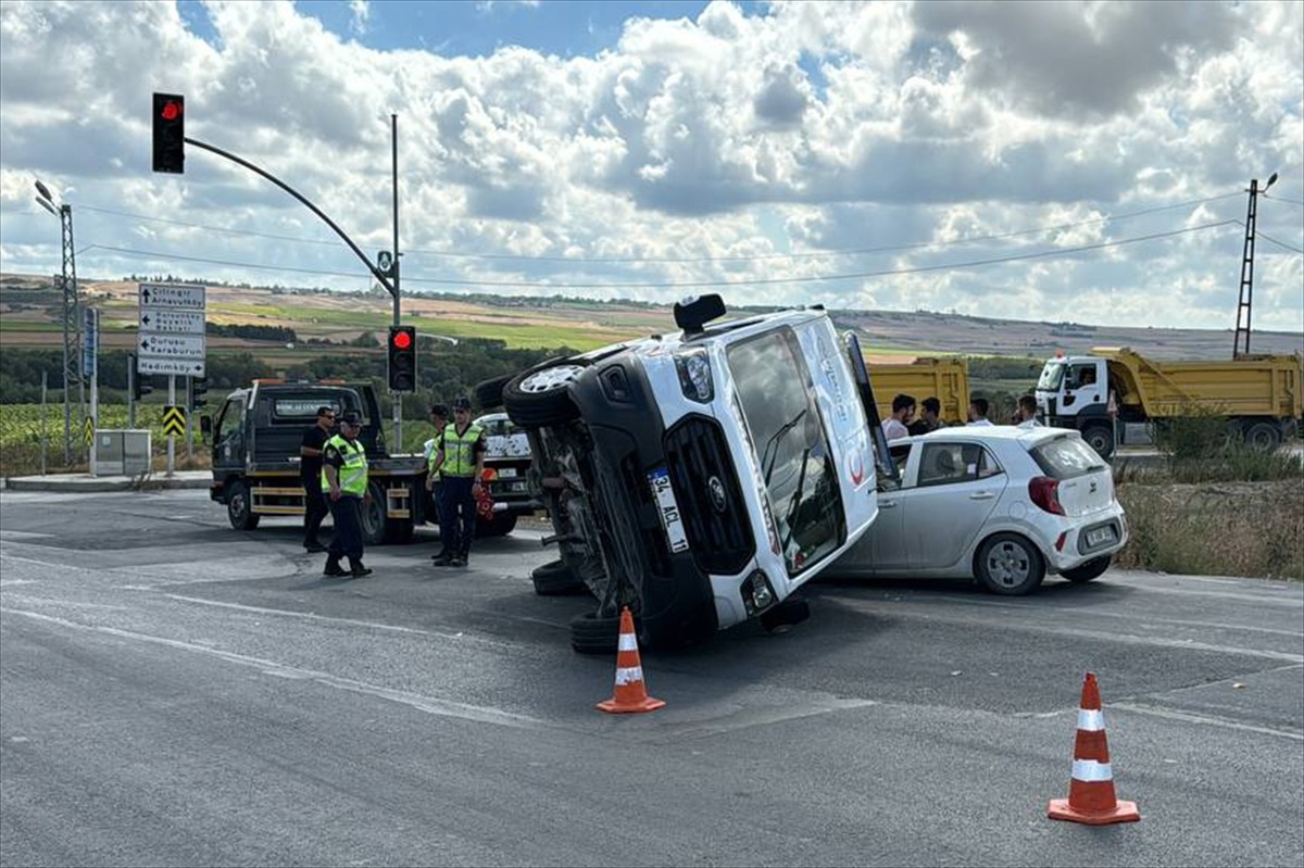 Arnavutköy\'de Zincirleme Kaza: 4 Kişi Hafif Yaralandı