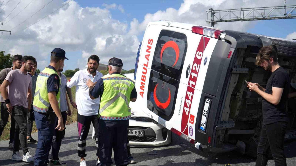 İstanbul\'da Ambulans Kaza Yaptı: Ölen veya Yaralanan Yok