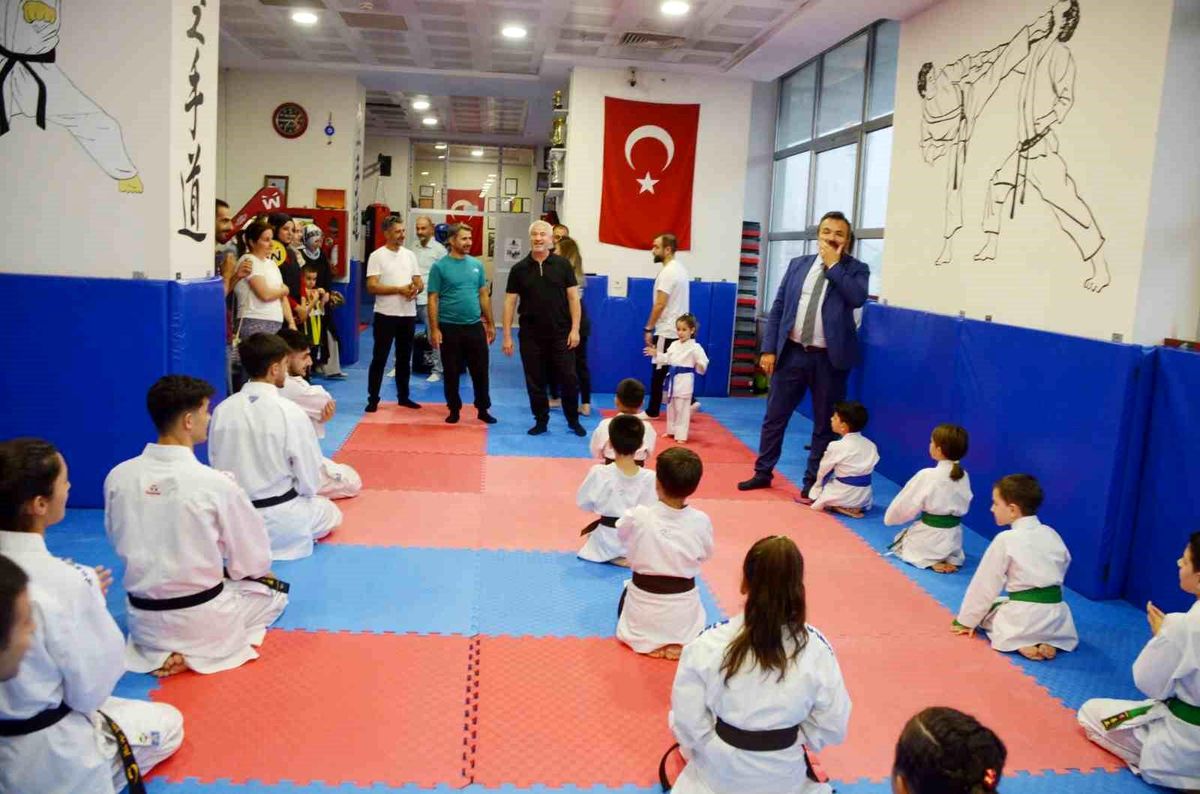 Türkiye Karate Federasyonu Başkanı Muş\'ta Karate Takımını Ziyaret Etti